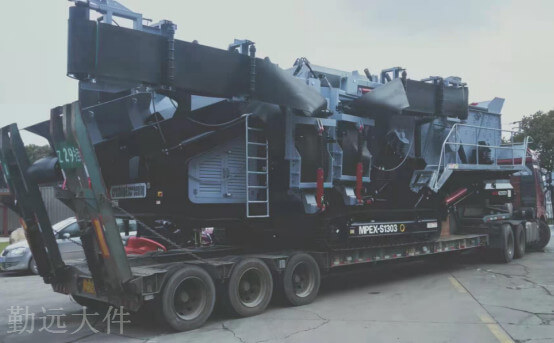 挖掘機運輸車