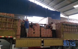 13米貨車裝30噸食品跑700公里路程