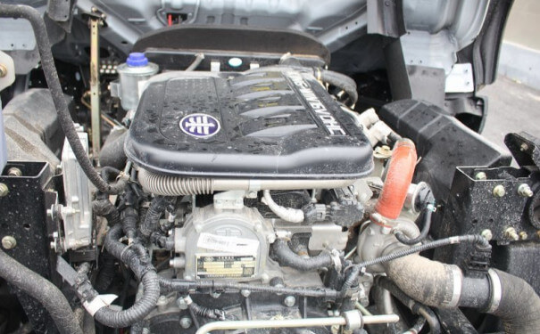 4米2廂式貨車圖片_解放 J6F發動機